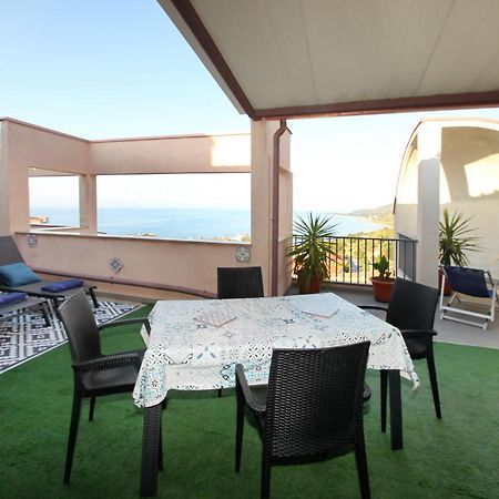 Attico Vista Mare Con Terrazza E Spa Riscaldata Санто Стефано ди Камастра Екстериор снимка