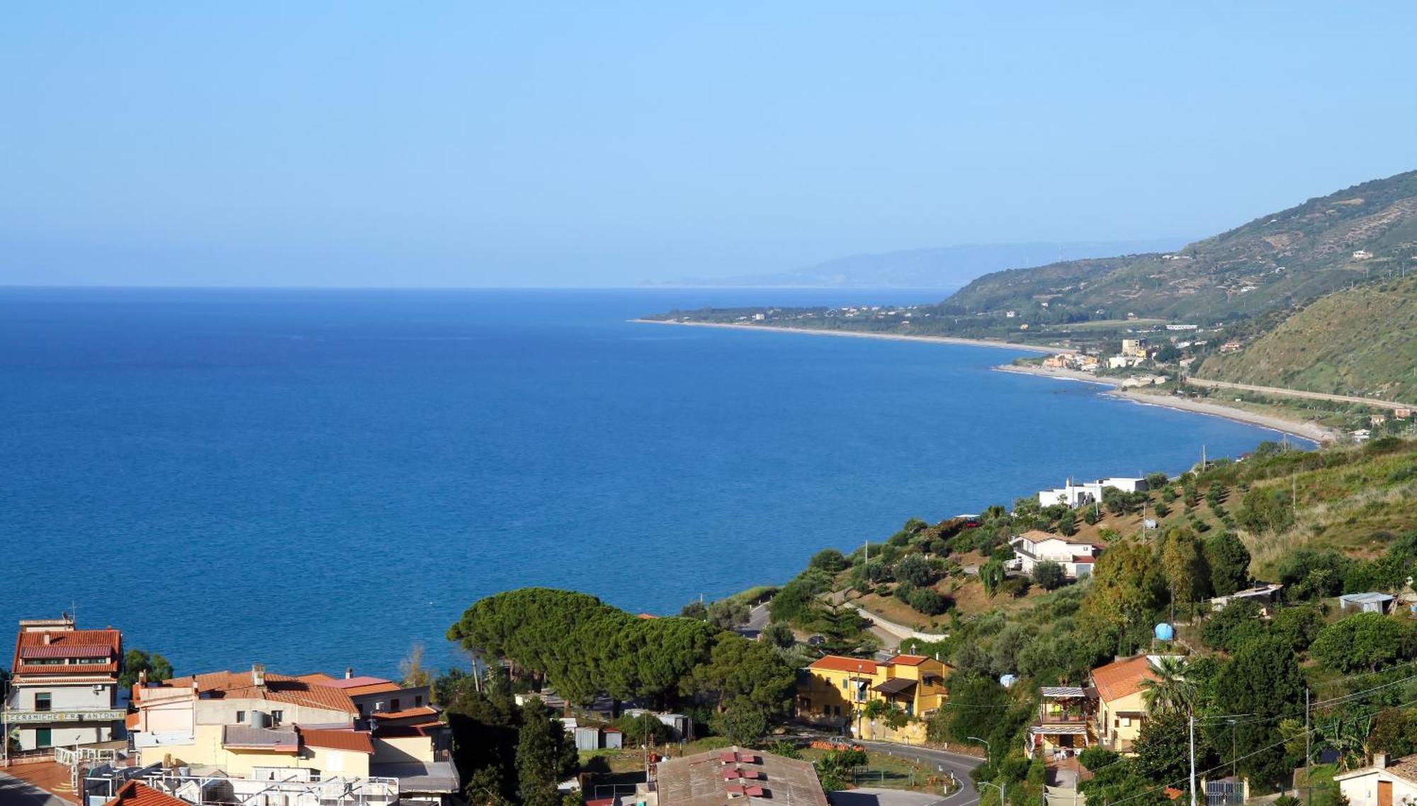 Attico Vista Mare Con Terrazza E Spa Riscaldata Санто Стефано ди Камастра Екстериор снимка