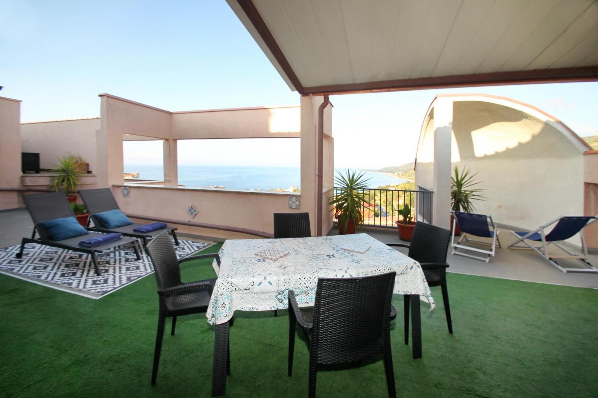 Attico Vista Mare Con Terrazza E Spa Riscaldata Санто Стефано ди Камастра Екстериор снимка