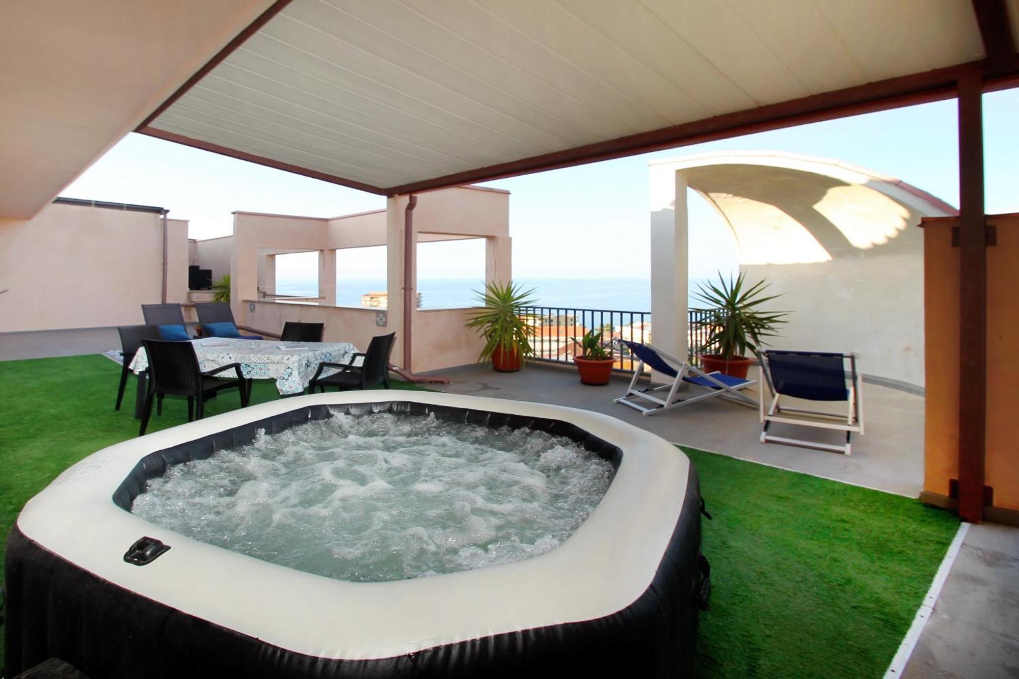 Attico Vista Mare Con Terrazza E Spa Riscaldata Санто Стефано ди Камастра Екстериор снимка