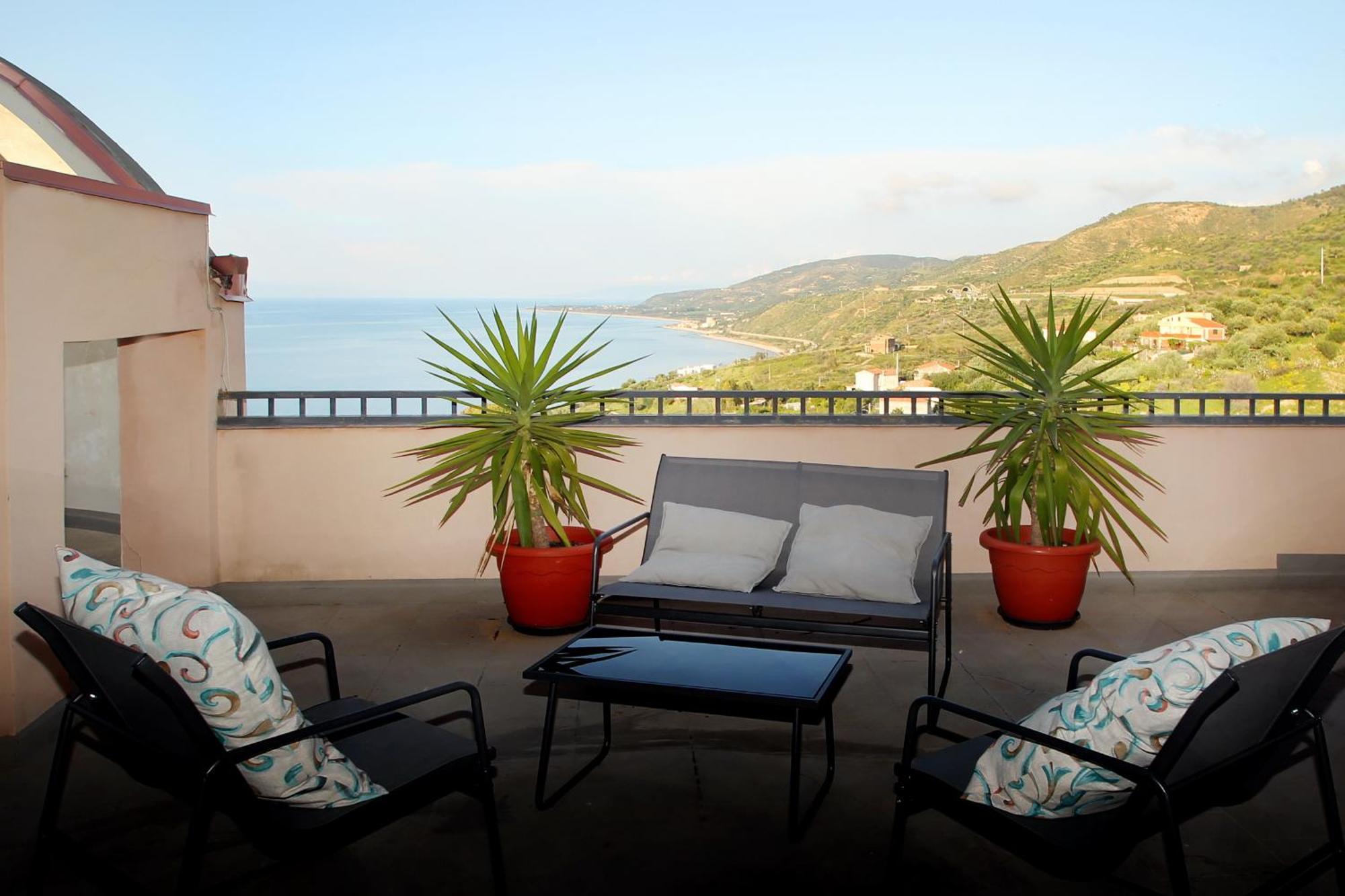 Attico Vista Mare Con Terrazza E Spa Riscaldata Санто Стефано ди Камастра Екстериор снимка